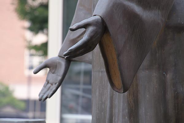 Mary statue hands